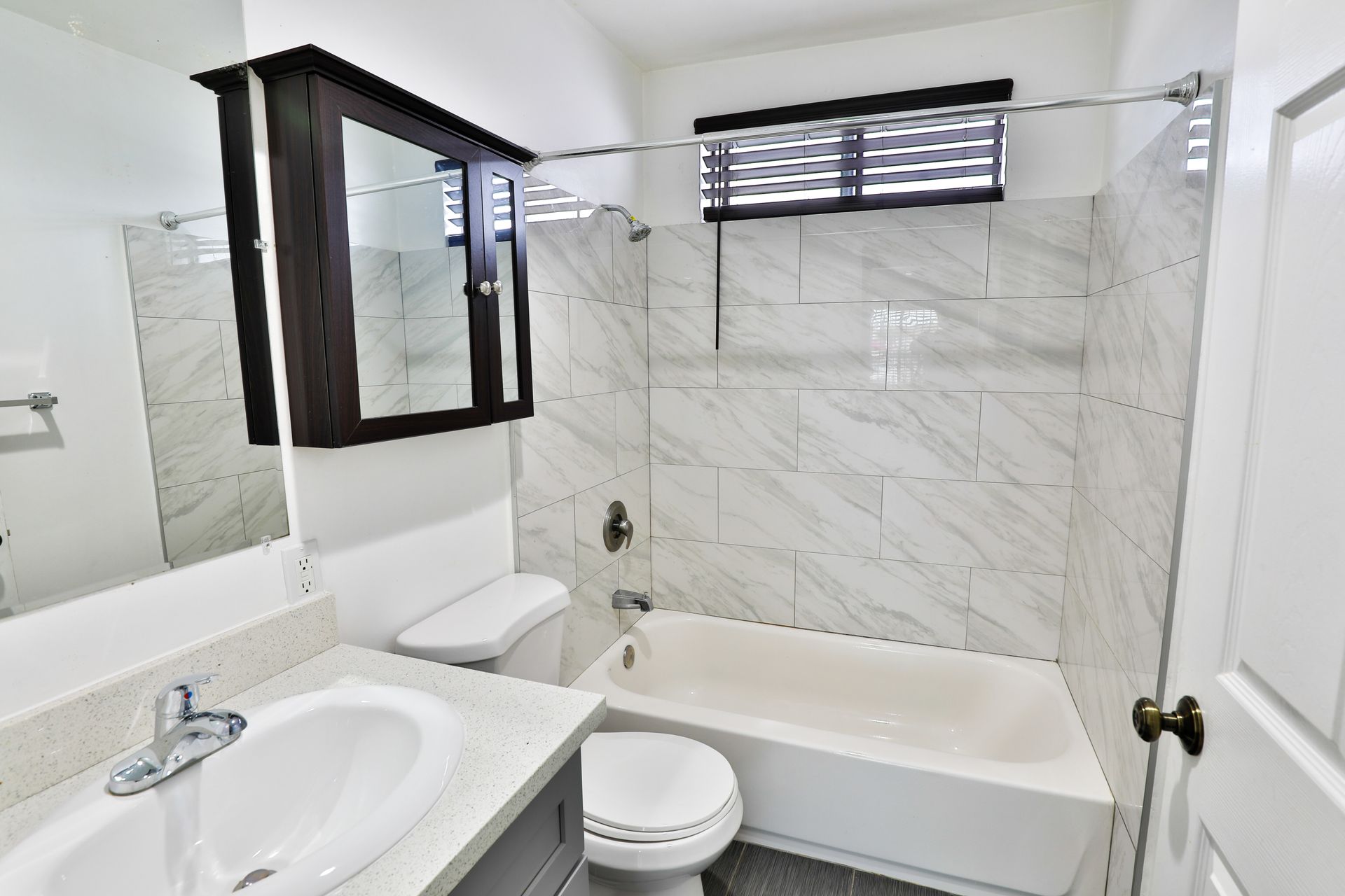 1881 Jefferson St Bathroom