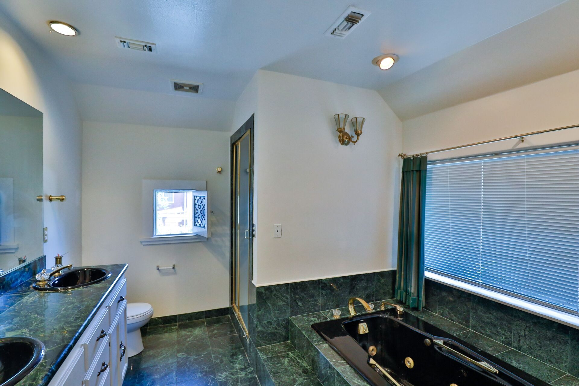 This image shows the luxury bathroom 
