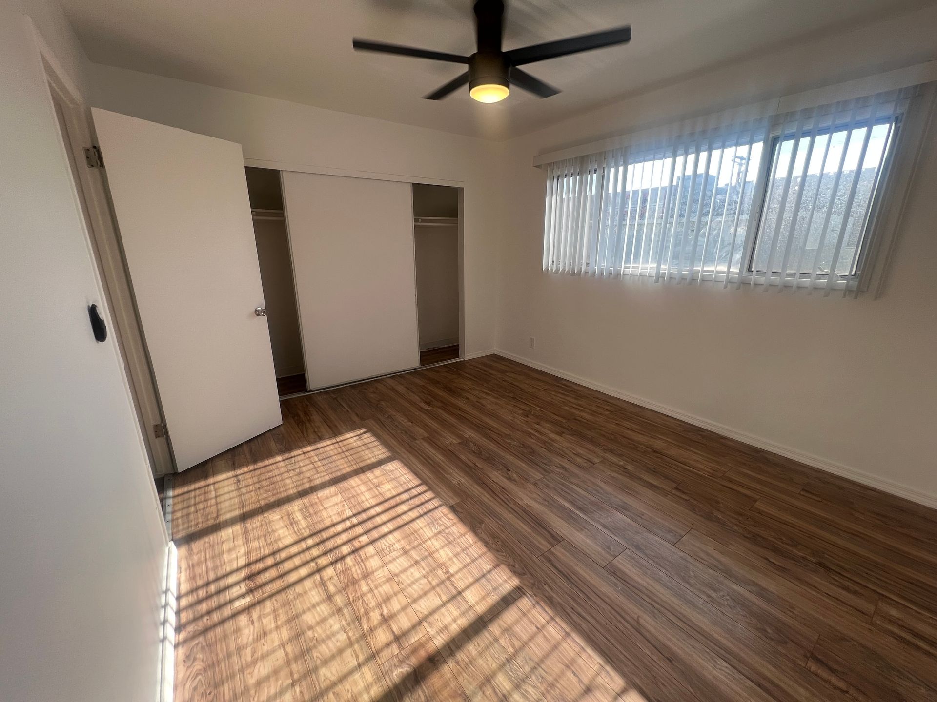 1207-1245 Menlo Ave