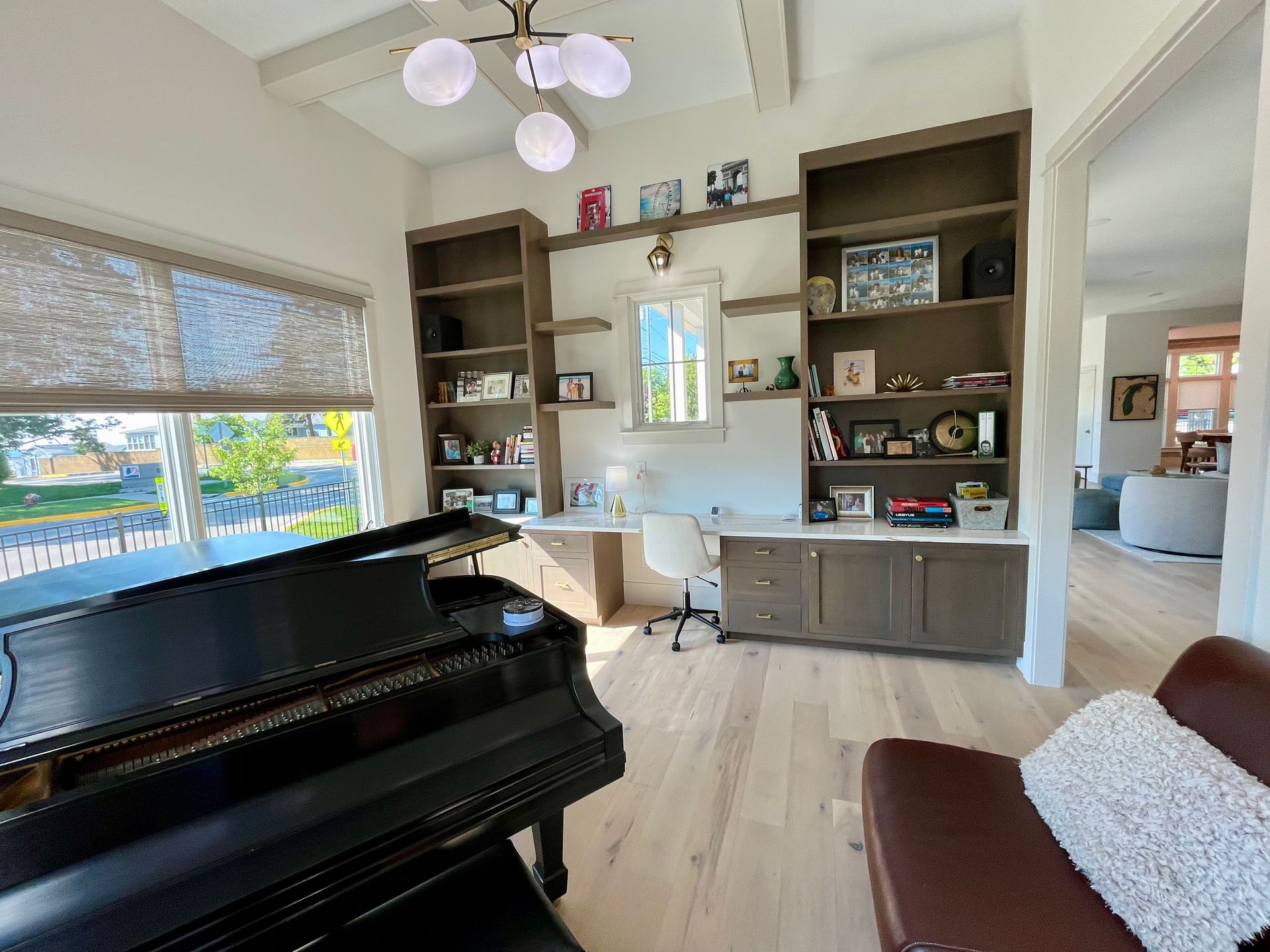 There is a piano in the middle of the room.