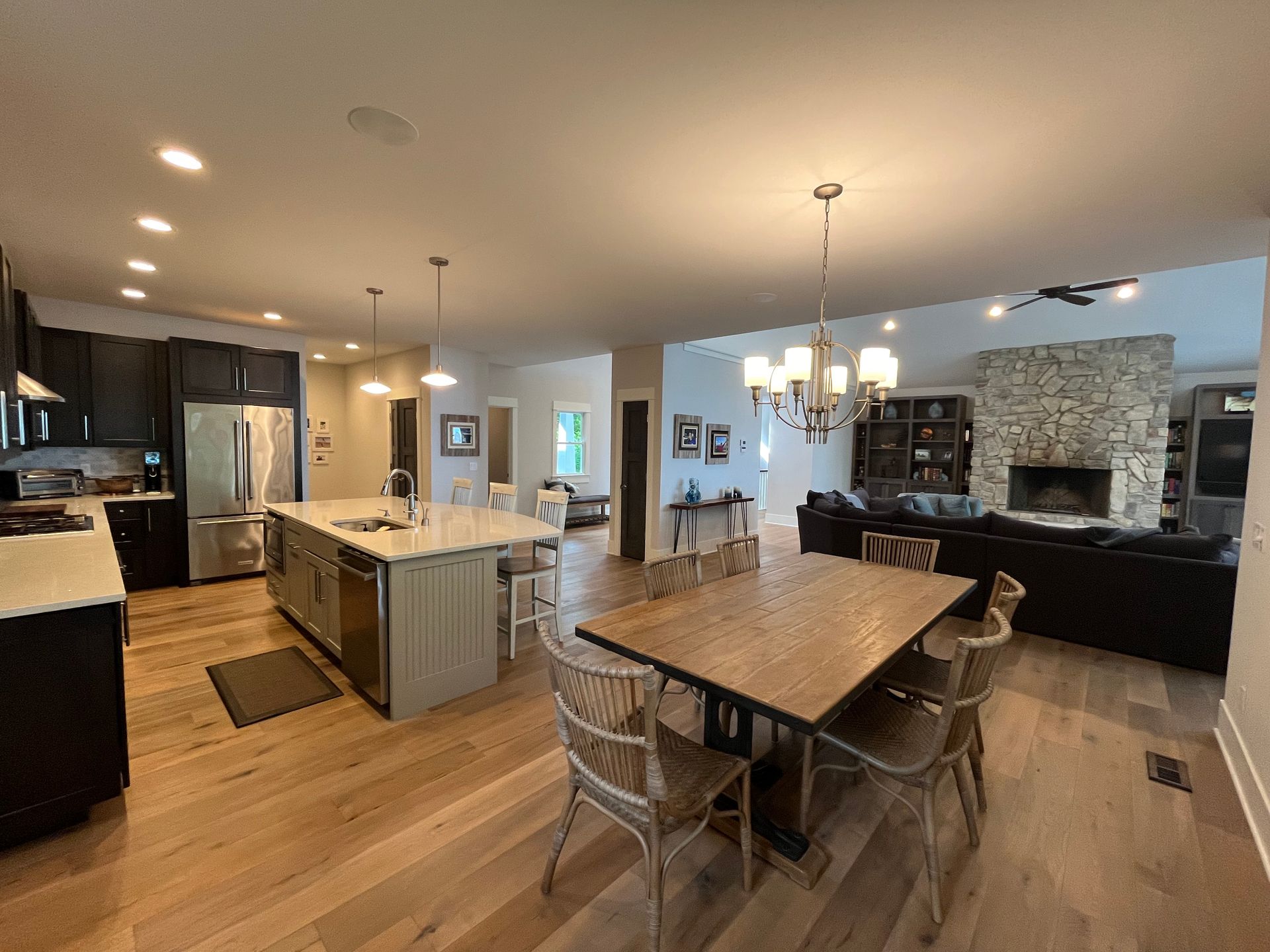 A kitchen and dining room in a house with a table and chairs.