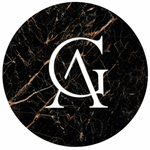 Monogramma GA bianco su sfondo circolare nero effetto marmo.