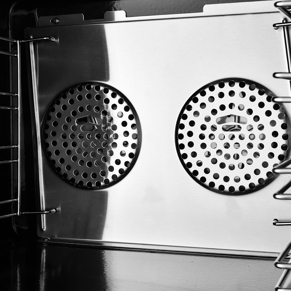 Horno comercial de acero inoxidable con puerta de vidrio, perillas de control y rejillas interiores.