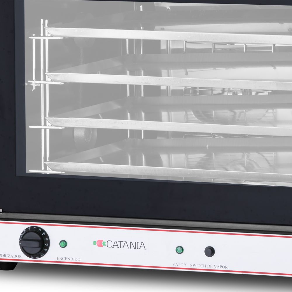 Horno comercial con puerta de cristal y perillas de control.
