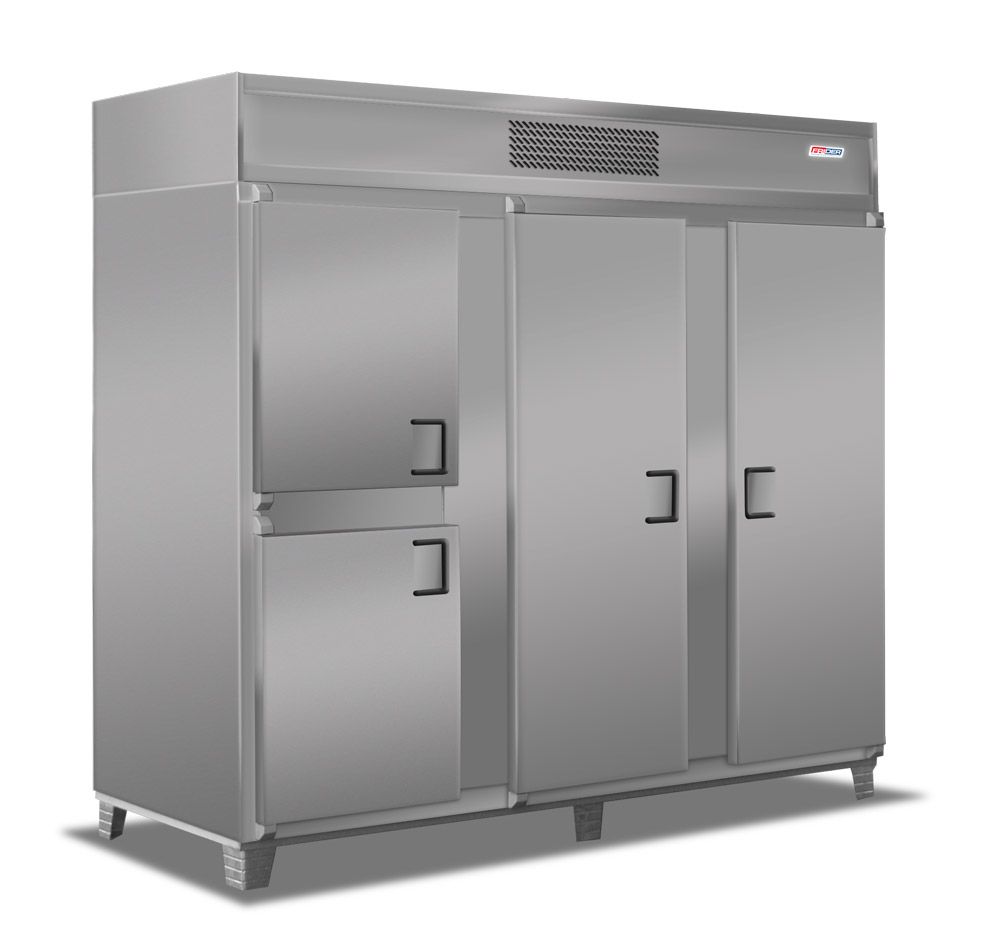 Frigorífico comercial de acero inoxidable con cuatro puertas, probablemente para restaurante.