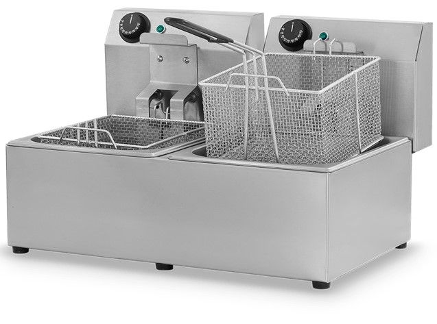 Una freidora comercial de acero inoxidable con dos cestas para freír independientes y controles de temperatura.