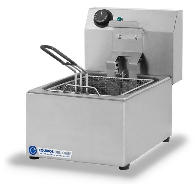 Una freidora comercial de acero inoxidable con dos cestas para freír independientes y controles de temperatura.
