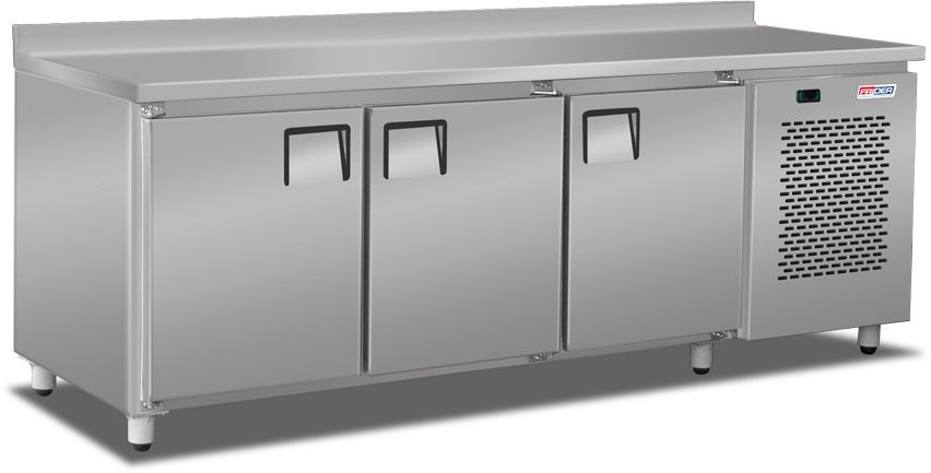 Refrigerador comercial de acero inoxidable con tres puertas, encimera y unidad de enfriamiento.