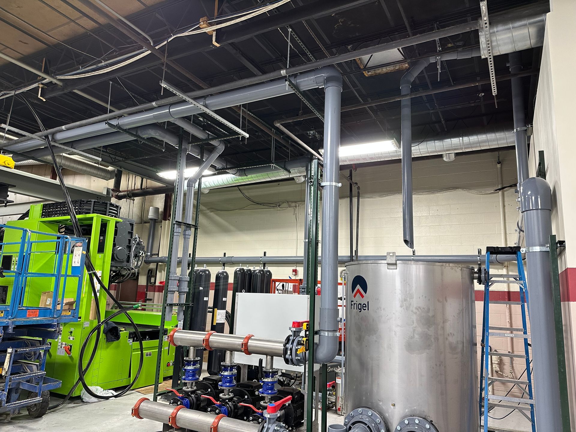 A large room filled with lots of pipes and machinery.
