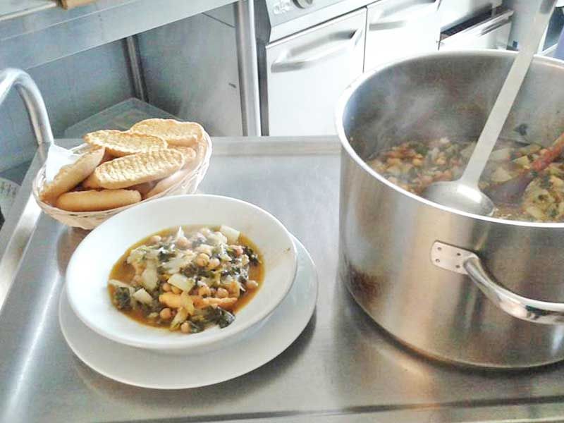 Minestrone con crostini