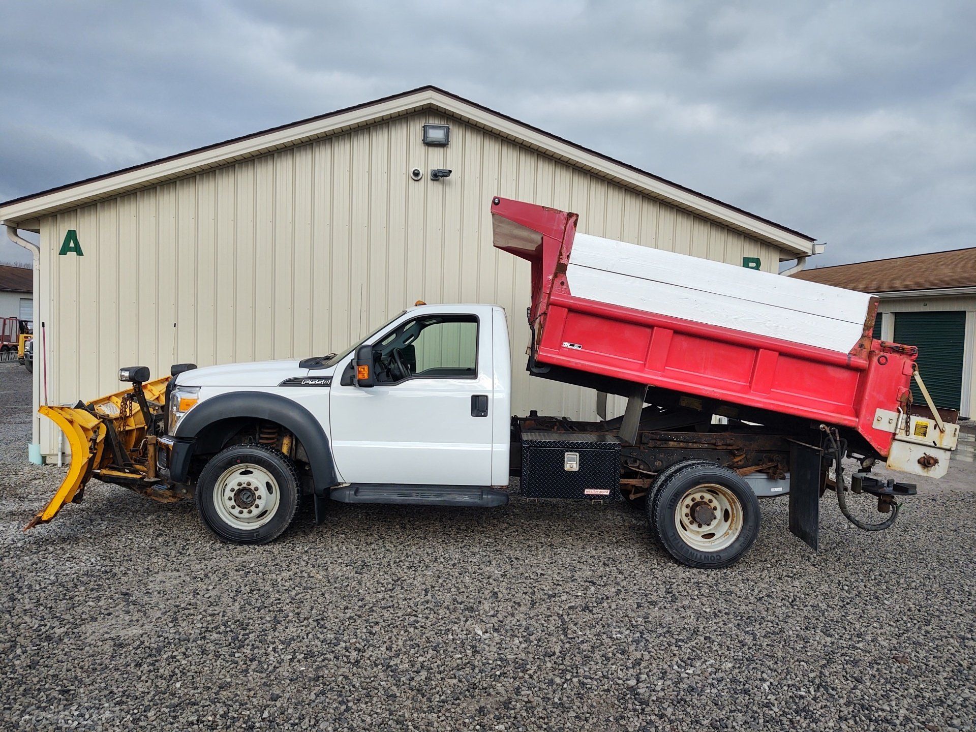 DUMP TRUCKS