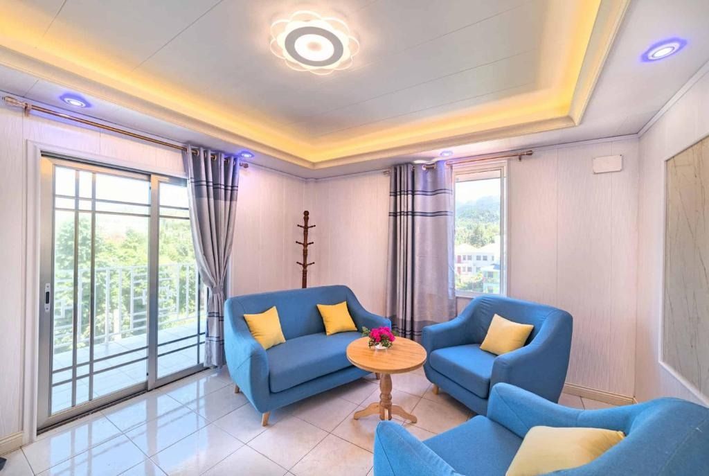 Middle Suite Image 02
