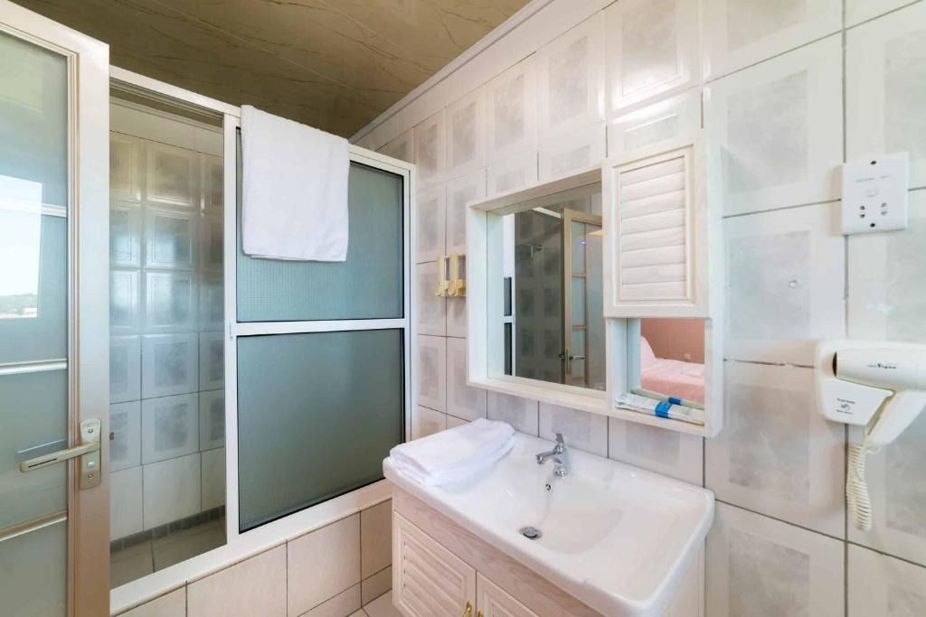 Middle Suite Image 05