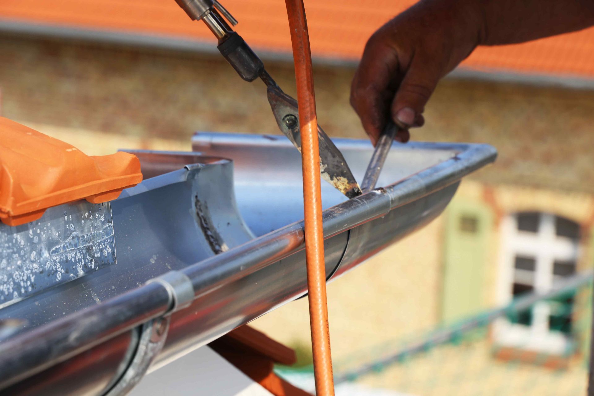 Takrenne vedlikehold