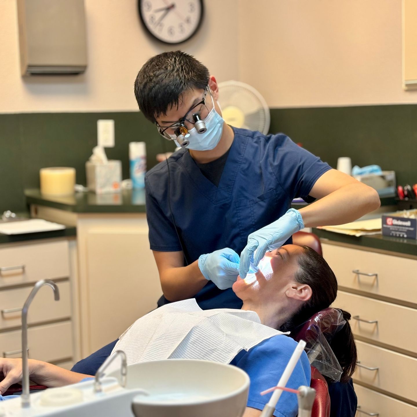 Best dentist in friendswood tx putting in dental implants
