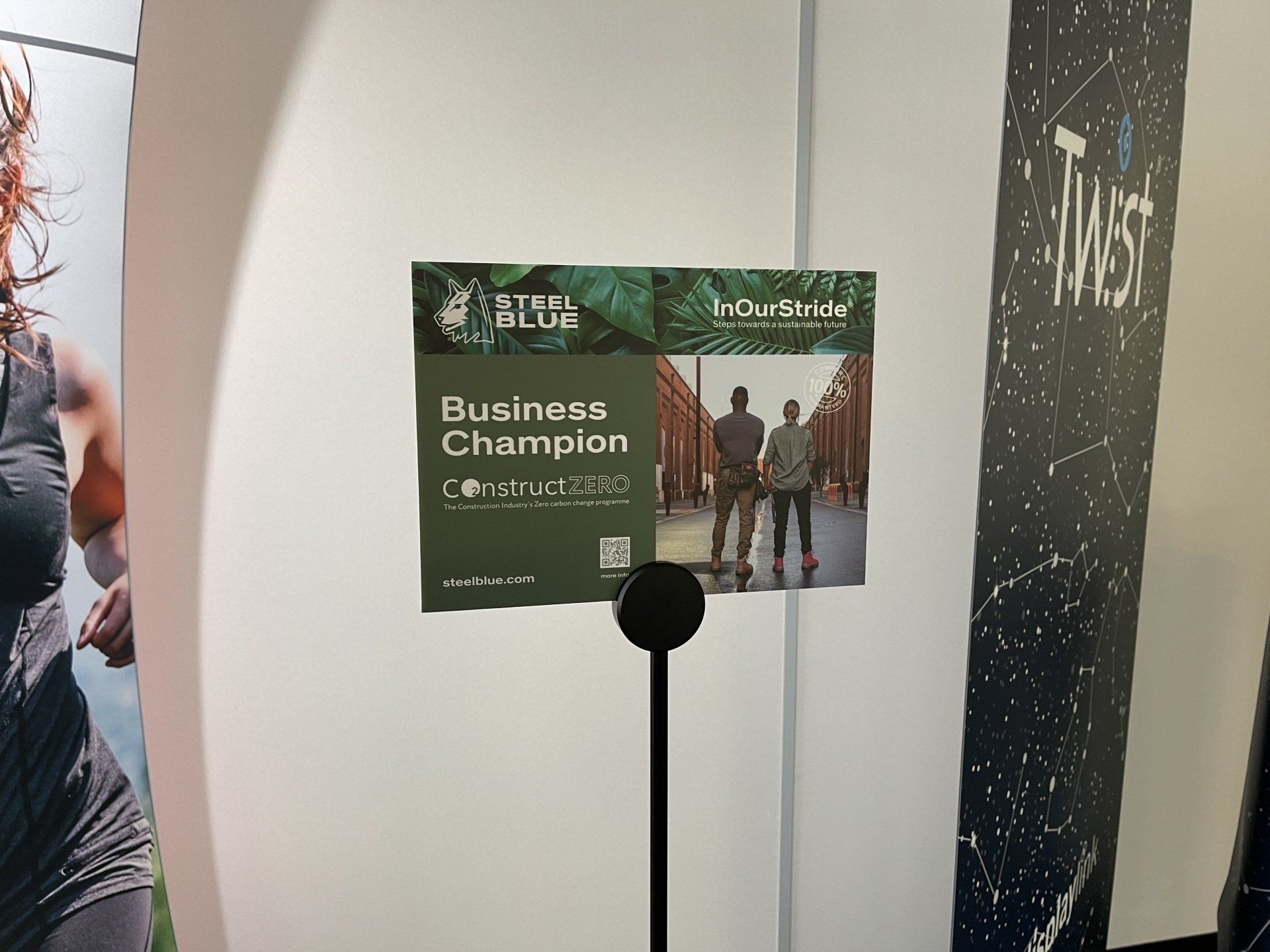 i-stand poster top