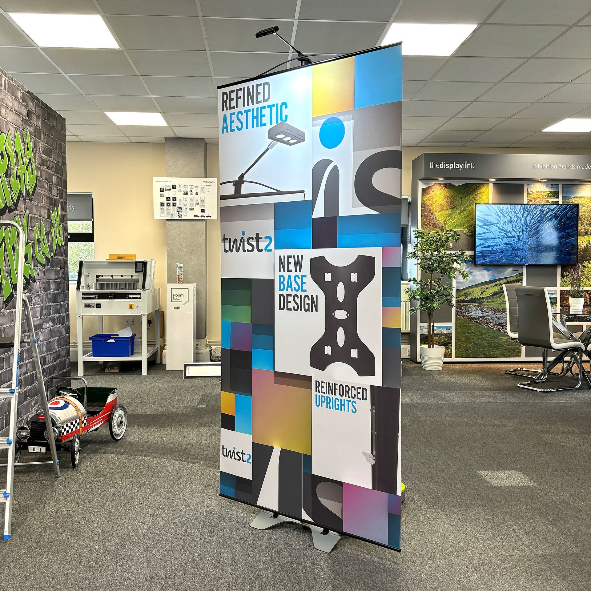 Twist Banner