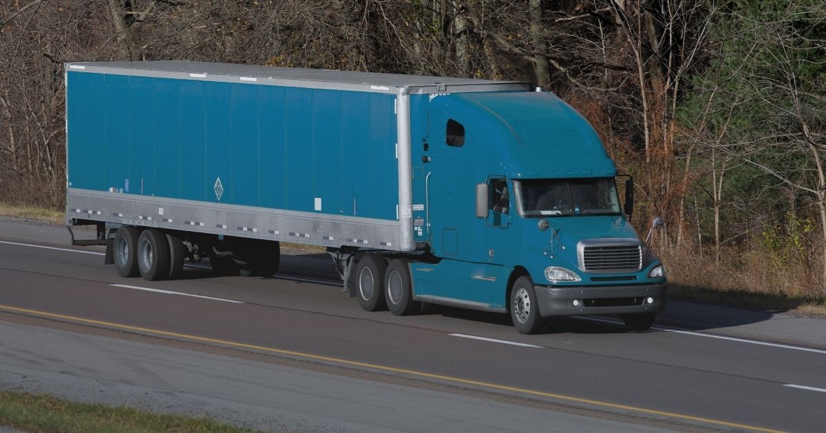 Commercial tractor-trailer on an Alabama interstate — Alabama truck accident laws 