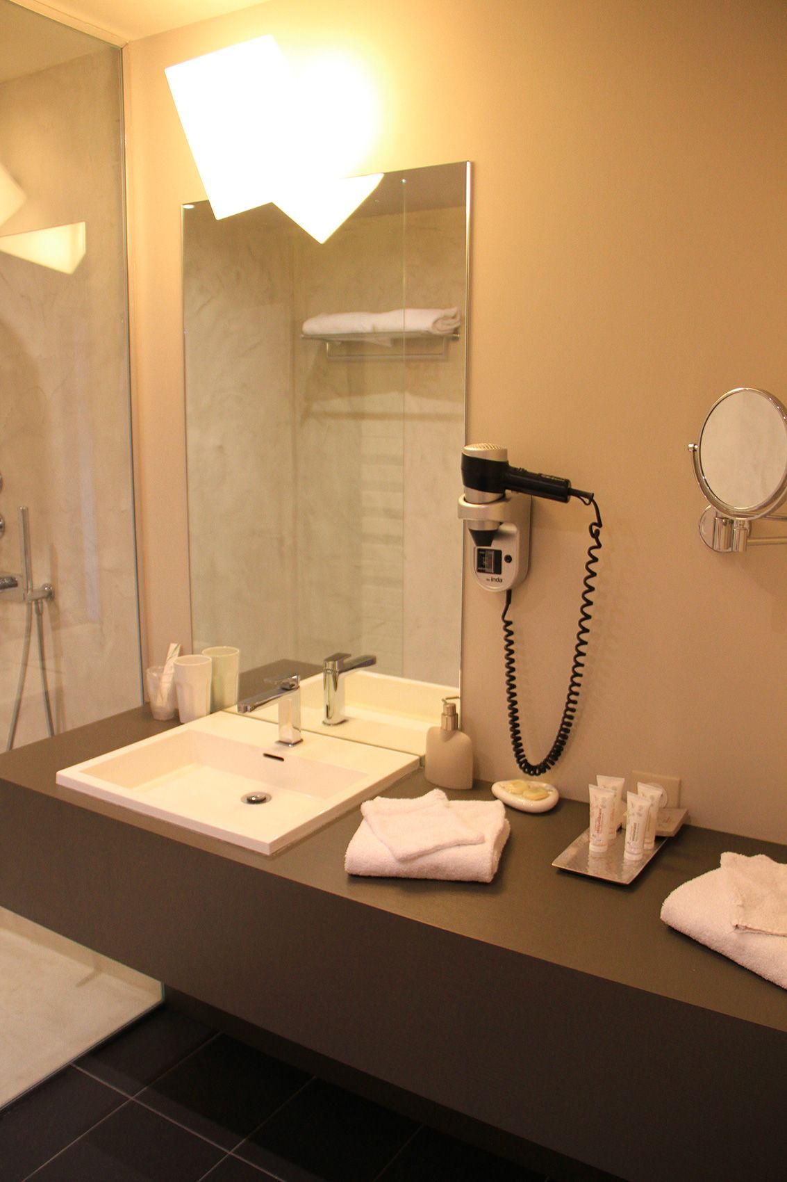 Salle de bain de la chambre Chapi Chapo proposée à l'hôtel restaurant situe en Val de Loire