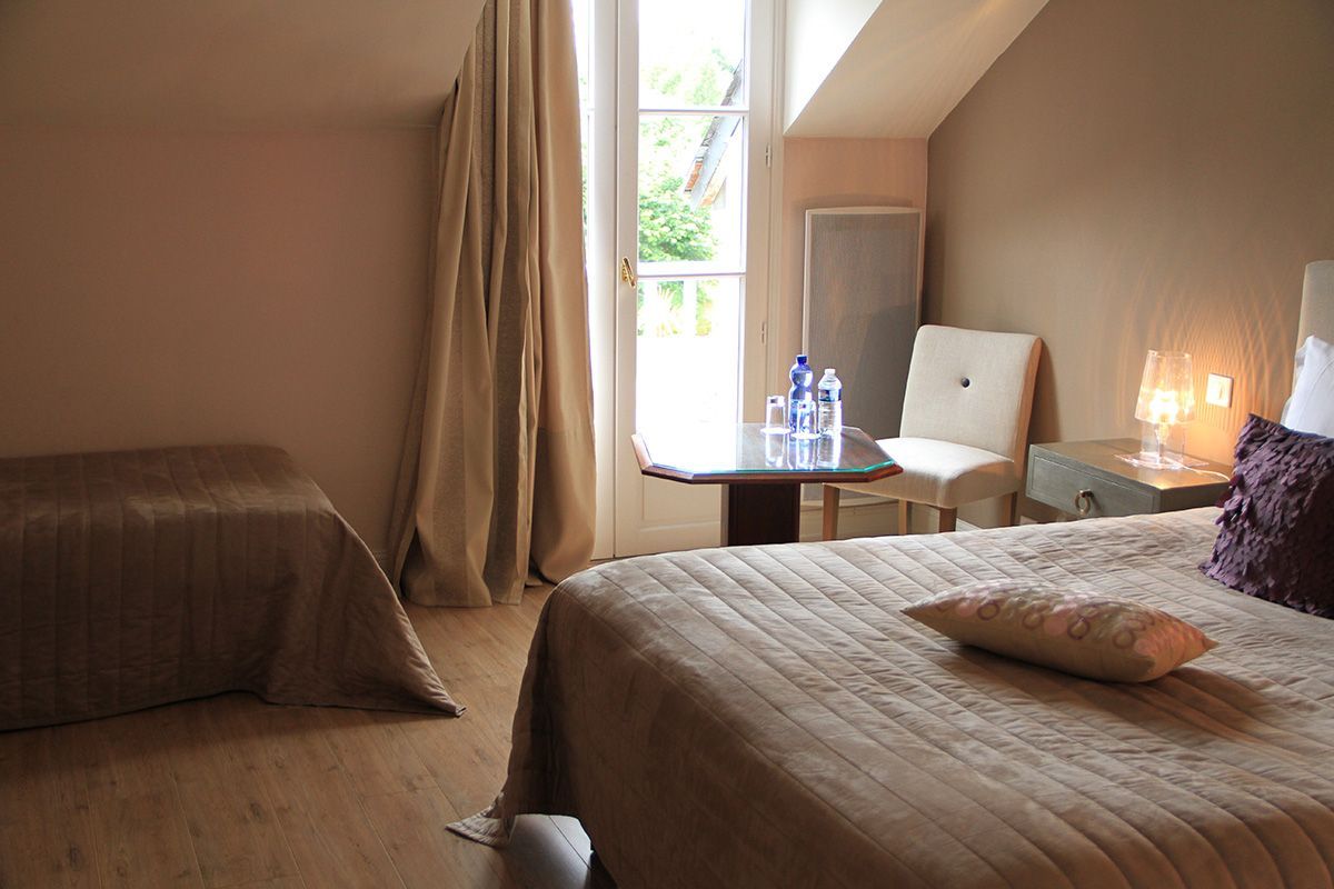 Chambre rose proposée à l'hôtel restaurant situe en Val de Loire