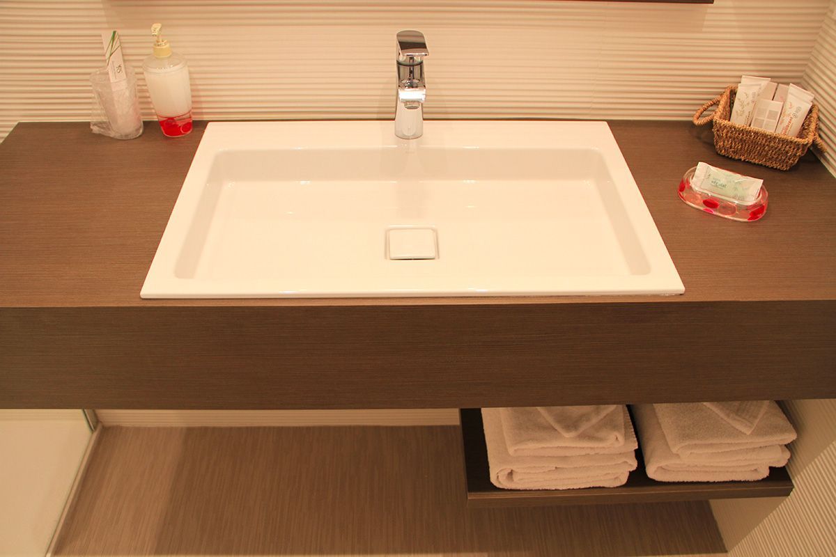 Salle de bain de la chambre rose proposée à l'hôtel restaurant situe en Val de Loire