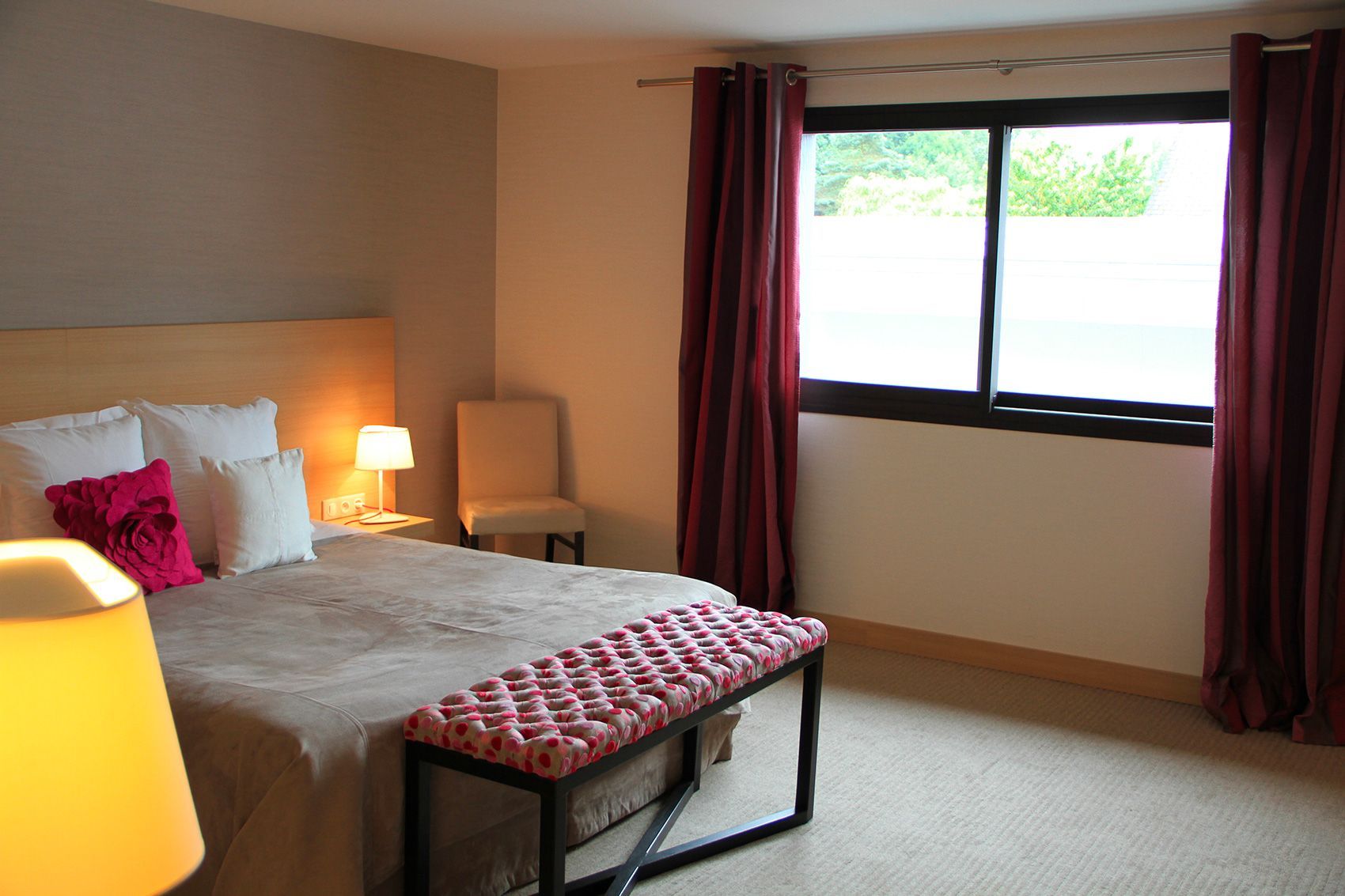 Chambre Macaron proposée à l'hôtel restaurant situe en Val de Loire