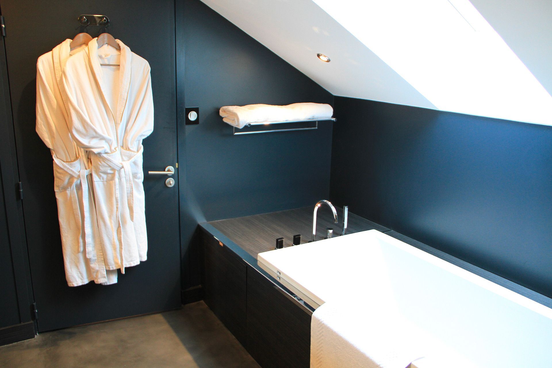 Salle de bain de la Chambre luxe Nuage proposée à l'hôtel restaurant situe en Val de Loire