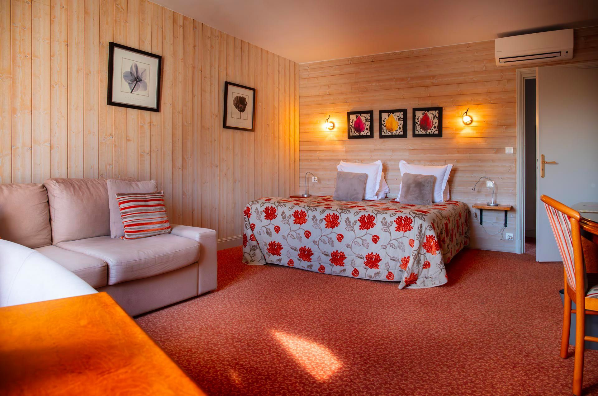 Chambre capucine proposée à l'hôtel restaurant l'Aubinière situé en Val de Loire
