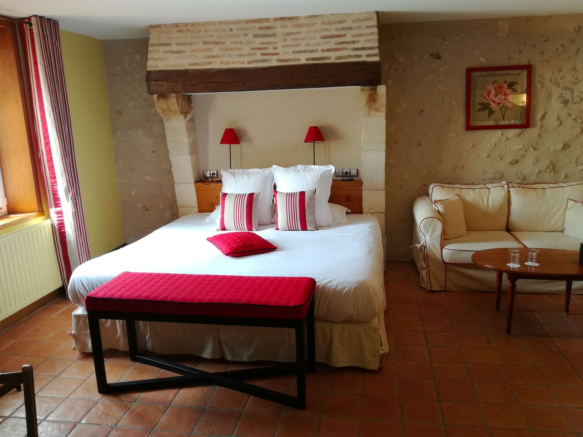 Chambre Pivoine proposée à l'hôtel restaurant l'Aubinière situé en Val de Loire