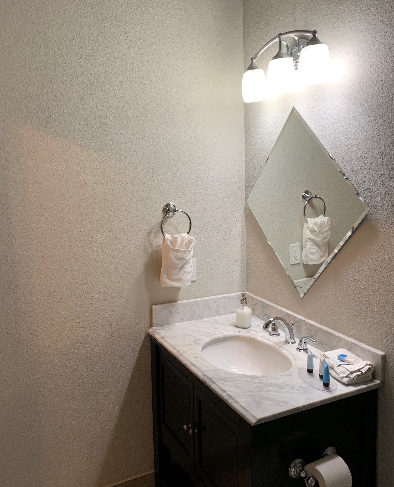 A bathroom with a sink and a mirror.