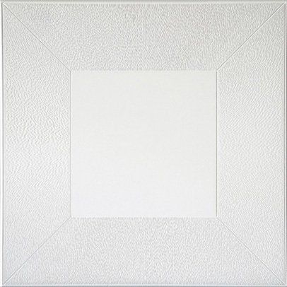 Obra de arte cuadrada con centro blanco, rodeada de borde texturizado y líneas diagonales.
