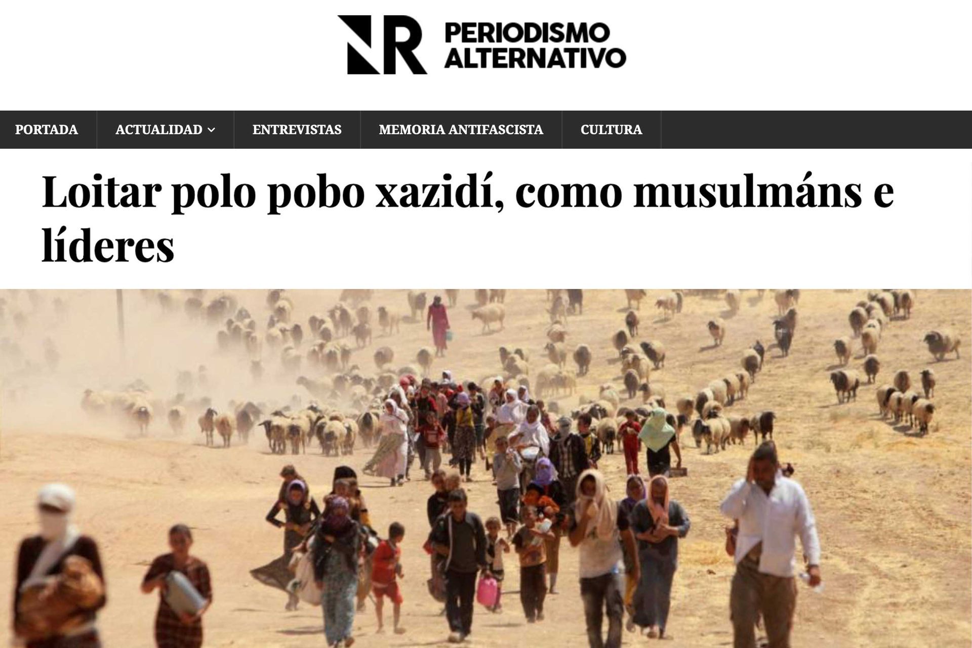 Periodismo Alternativo feature; people walking through a dusty landscape with sheep; headline in Spanish about Yazidi people