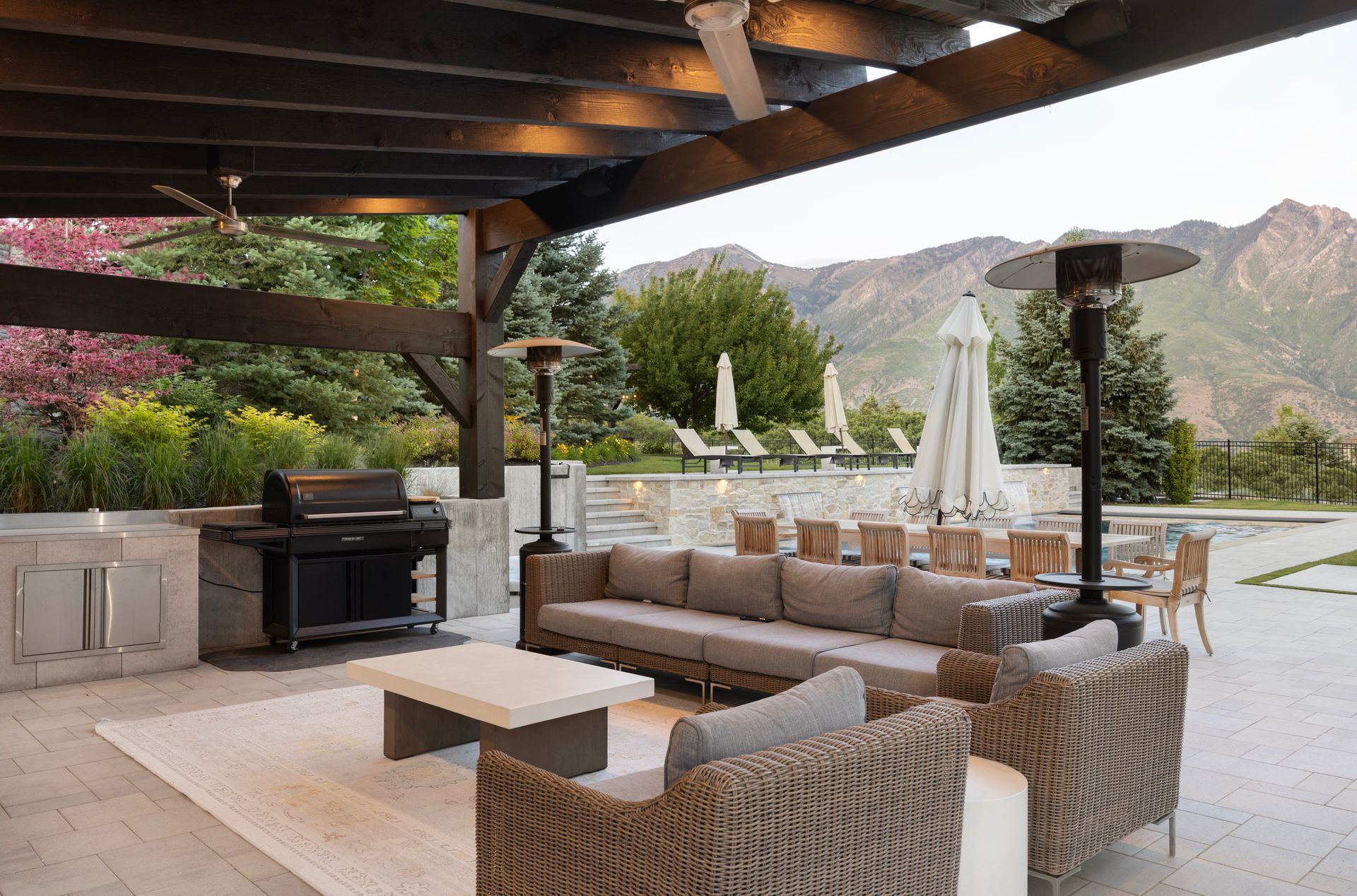 Outdoor Kitchen
