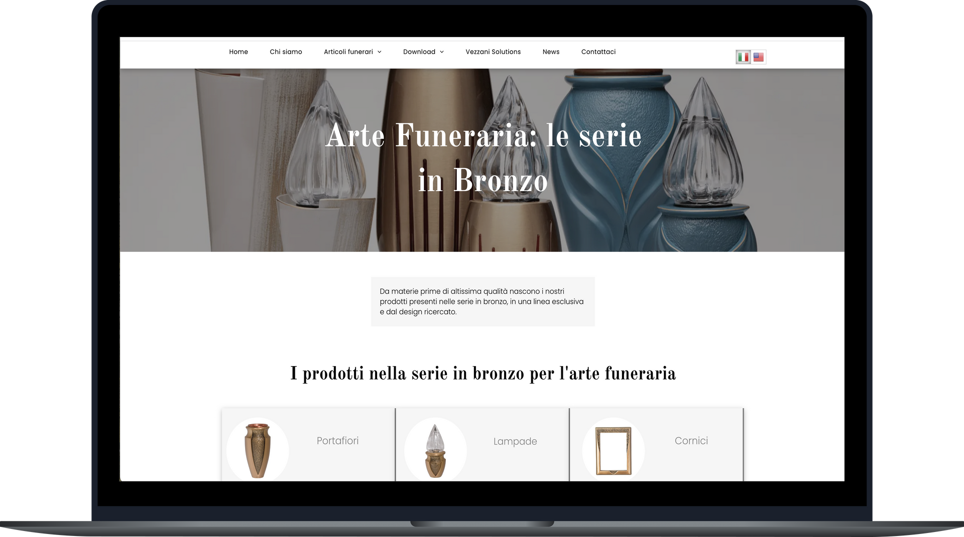 Computer portatile che mostra un sito web che vende opere d'arte funeraria in bronzo.