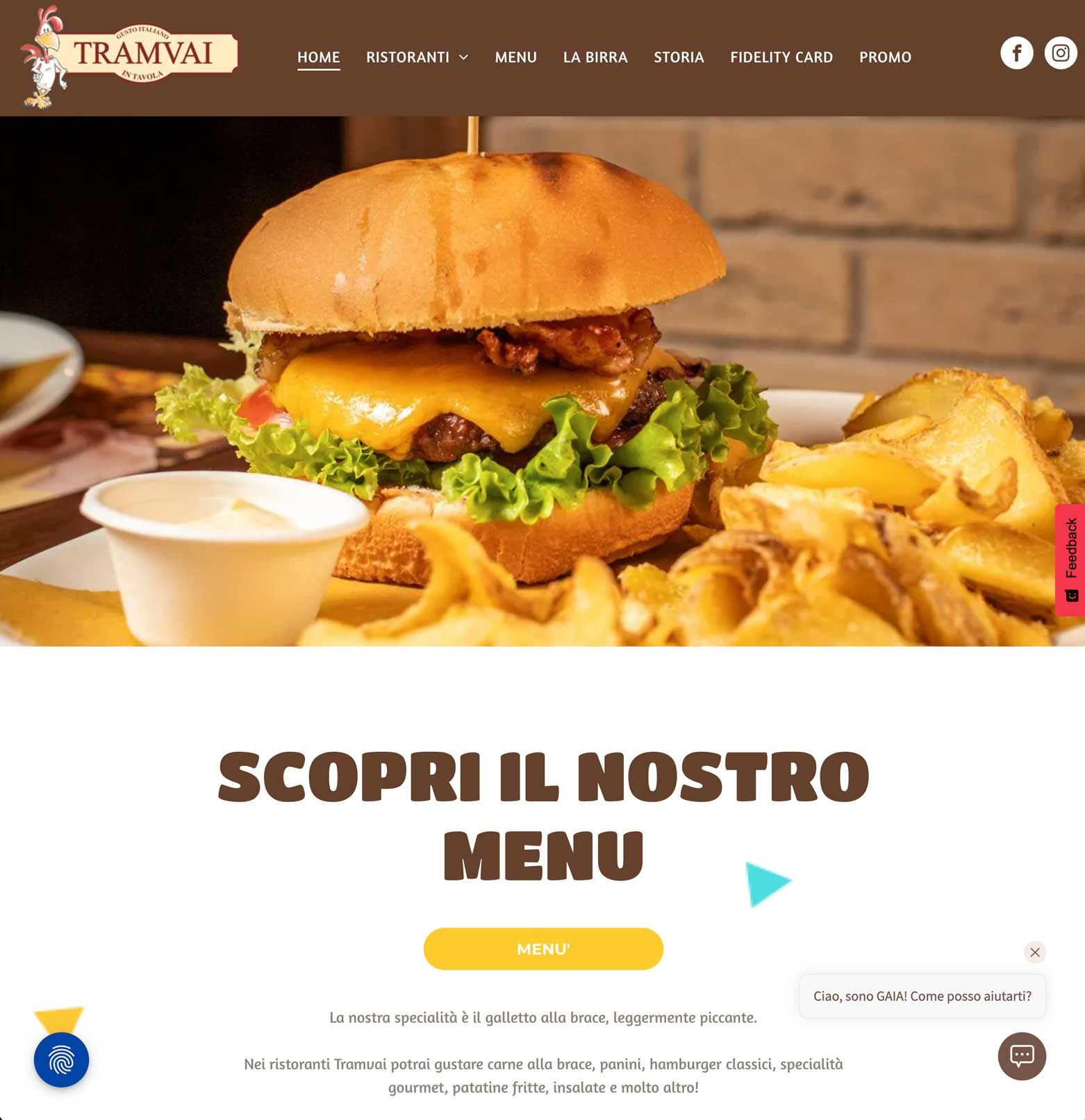 Un hamburger e patatine fritte su un piatto su un sito web.