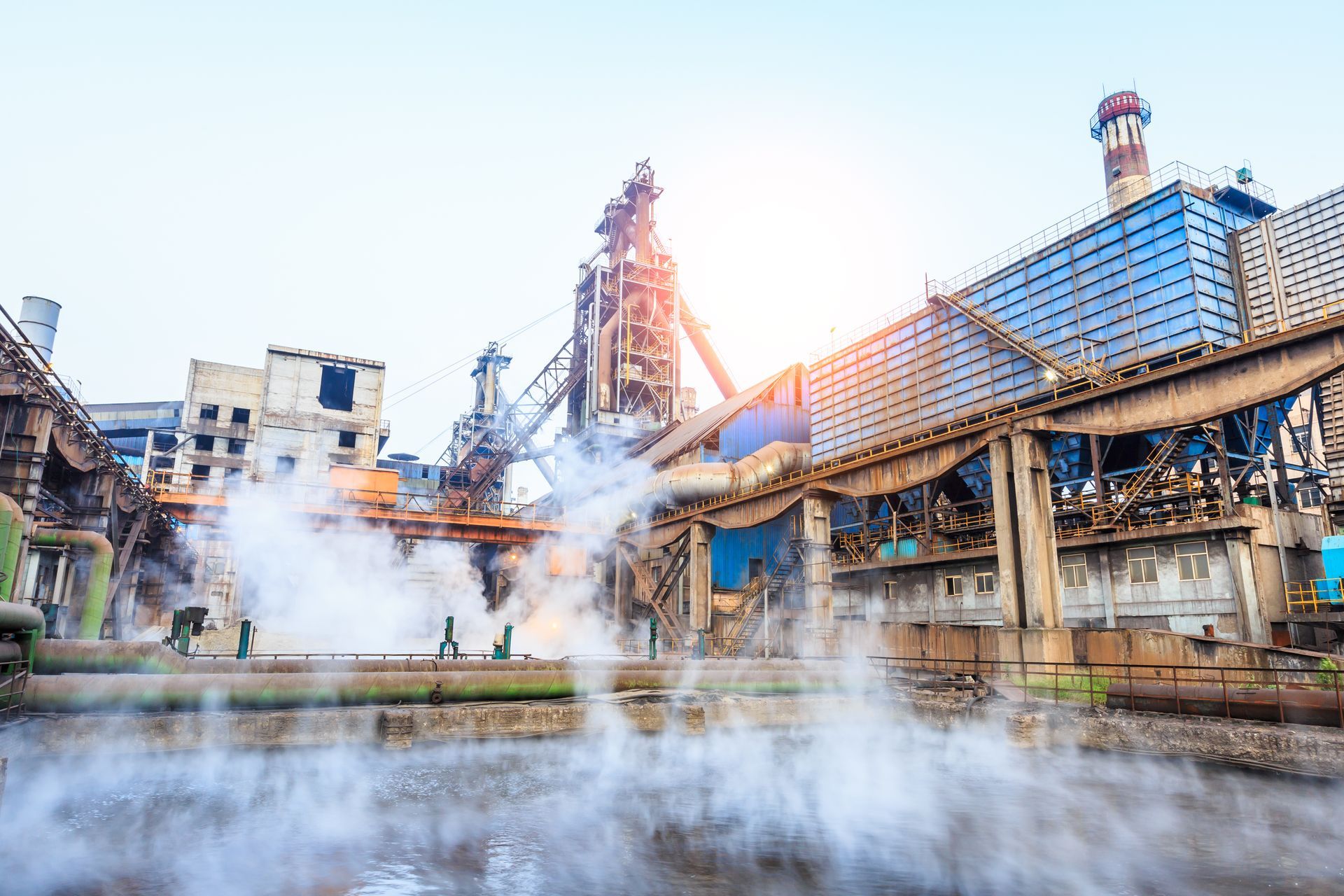 Industrial setting and building