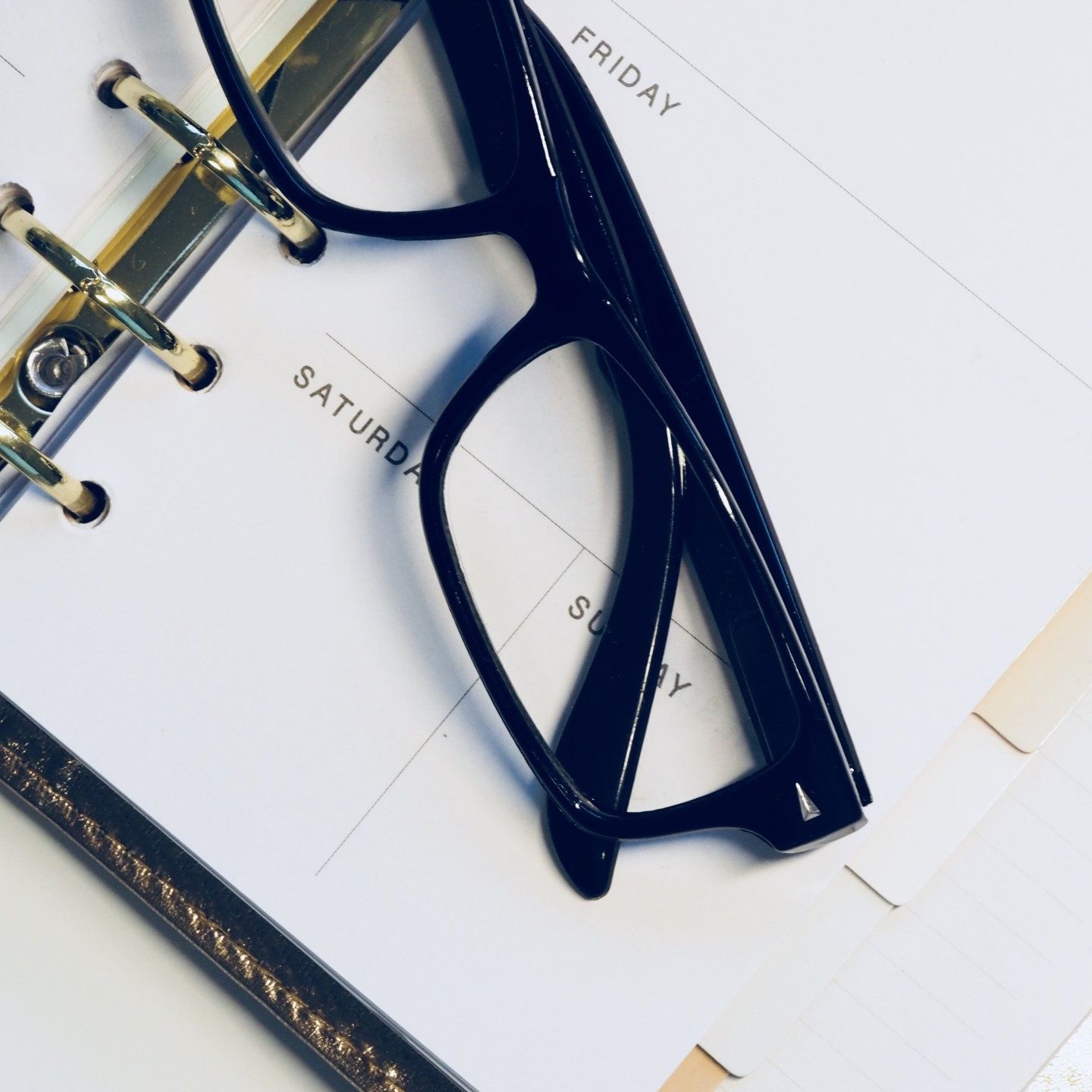 Calendar agenda with glasses Calendar agenda with glasses