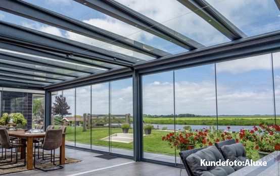 Ultraline overdækning til udestue og rammeløse skydedøre. Dansk fremstillet. Kundefoto Aluxe