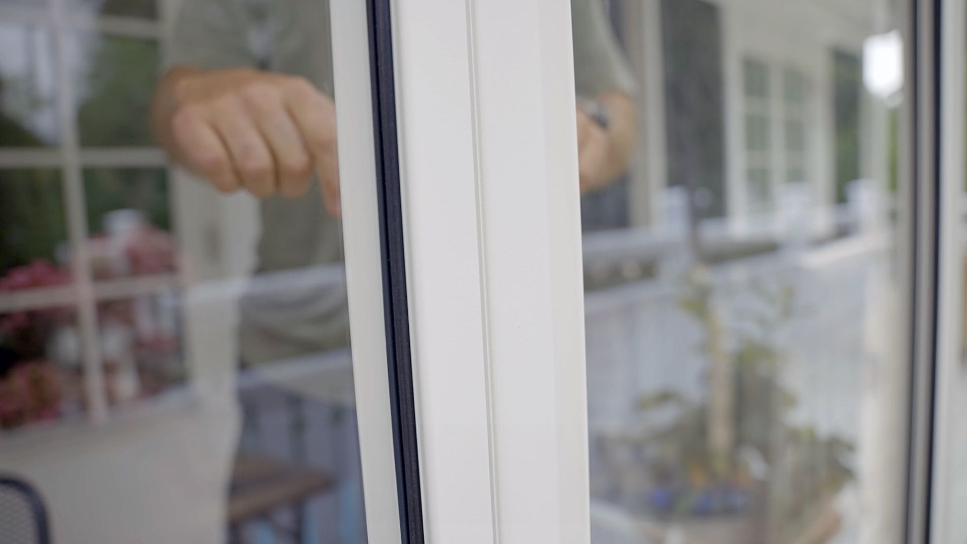 BS-skydedøre i glas og aluminium, tæt på