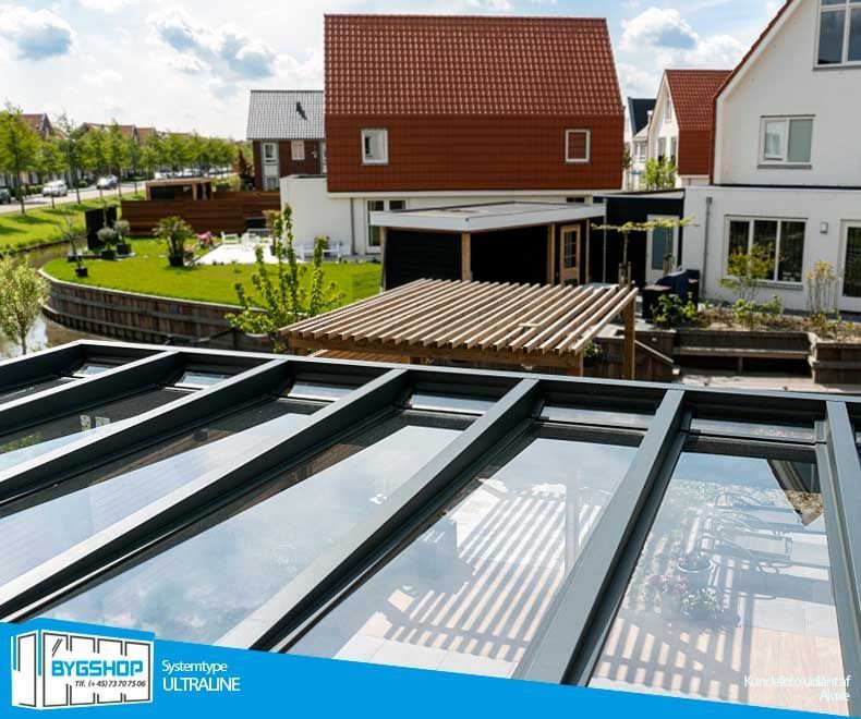 Ultraline, fremstillet hos Bygshop - detaljefoto fra oven - overdækning til udestue, vinterhave, carport eller terrassen.
