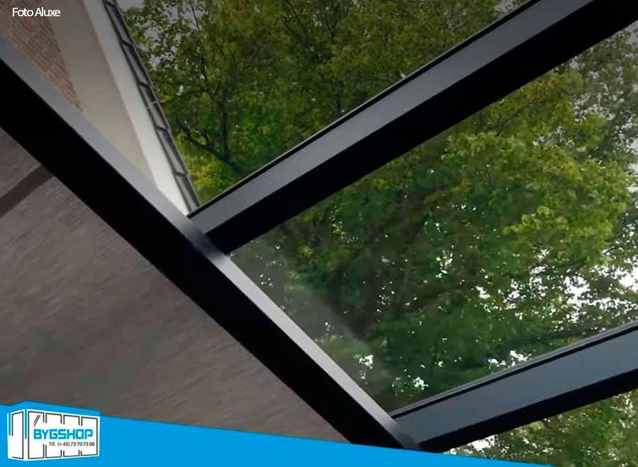 Trendlineoverdækning set nedefra. Detaljefoto