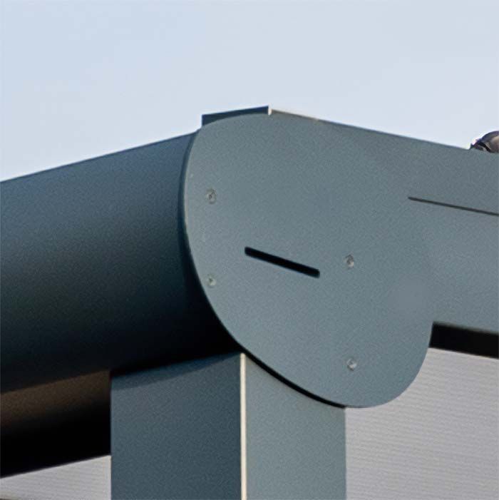 Trendline overdækning i rund stilart. Farve RAL 9010 hvid struktur. Foto Aluxe