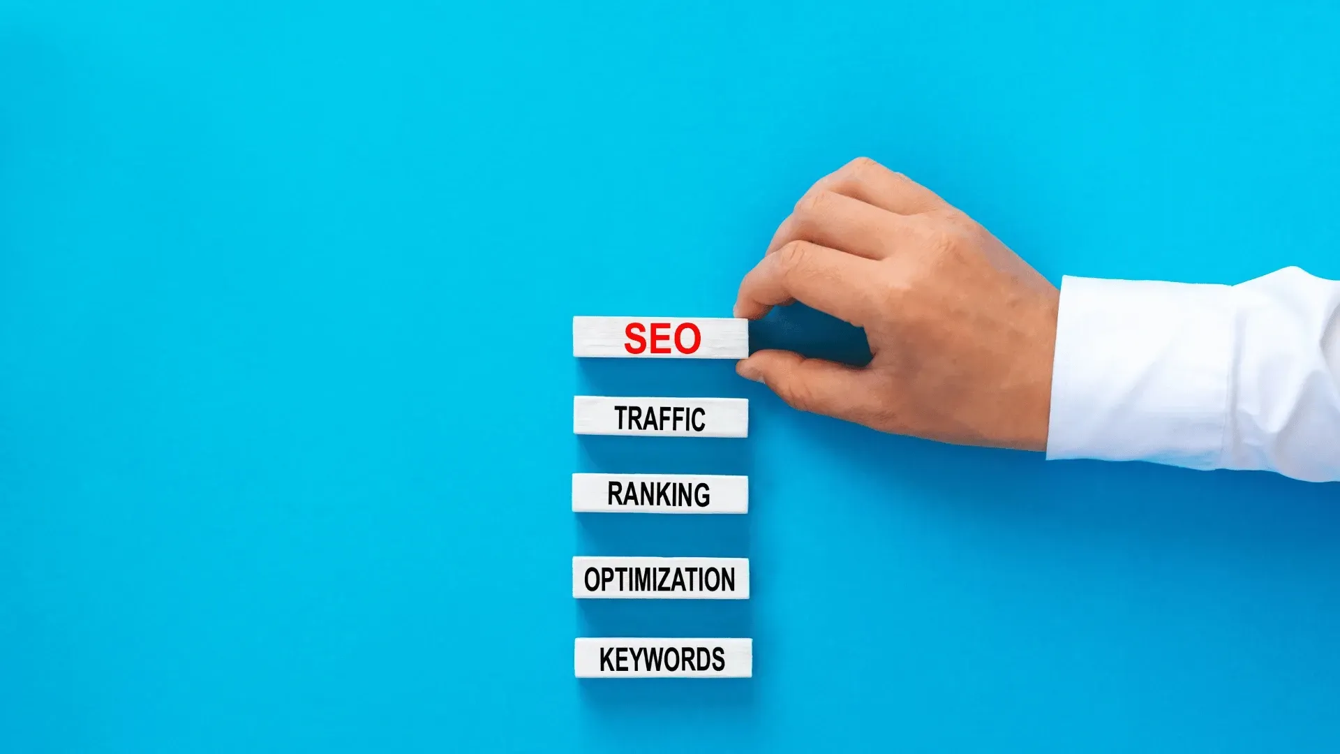 A hand is holding a piece of paper with the word seo written on it.