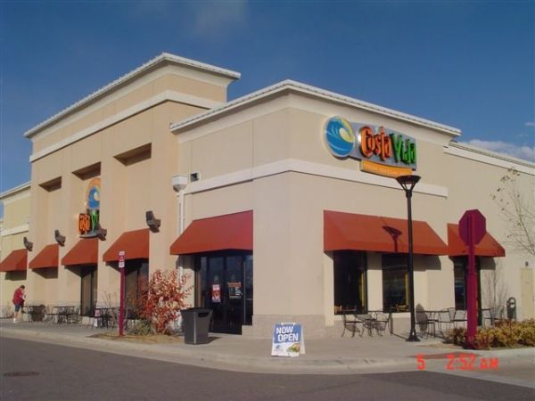 A store front with a sign that says 