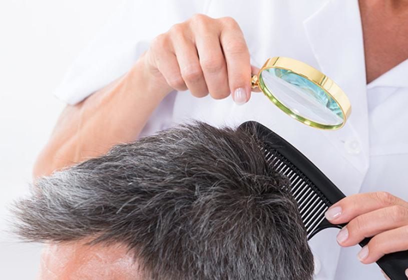 Esame dello stato di diradamento: confronto tra dermatologo e tricologo per la caduta dei capelli