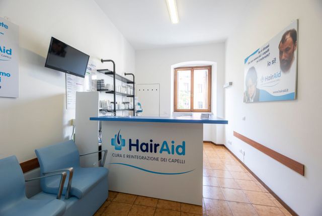 Entrata della sede HairAid di Verona: centro tricologico per la cura e il trapianto dei capelli