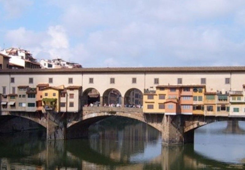 Ponte Vecchio di Firenze: guida ai migliori centri HairAid per il trapianto di capelli in città