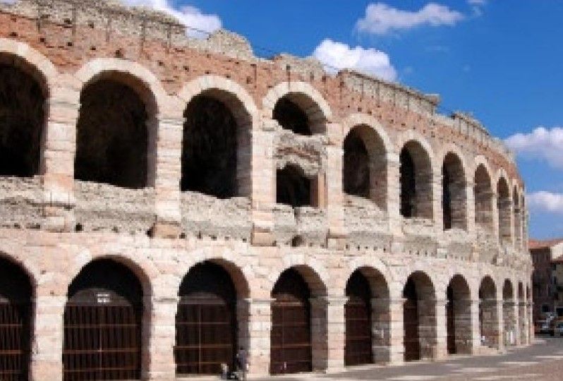 Arena di Verona: sede della eccellenza tricologica HairAid per la cura dei capelli a Verona