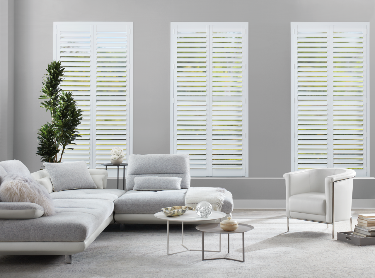 Hunter Douglas  Parkland® Wood Blinds on a kitchen window with two pitchers on the countertop below near Coeur d'Alene, Idaho (ID)