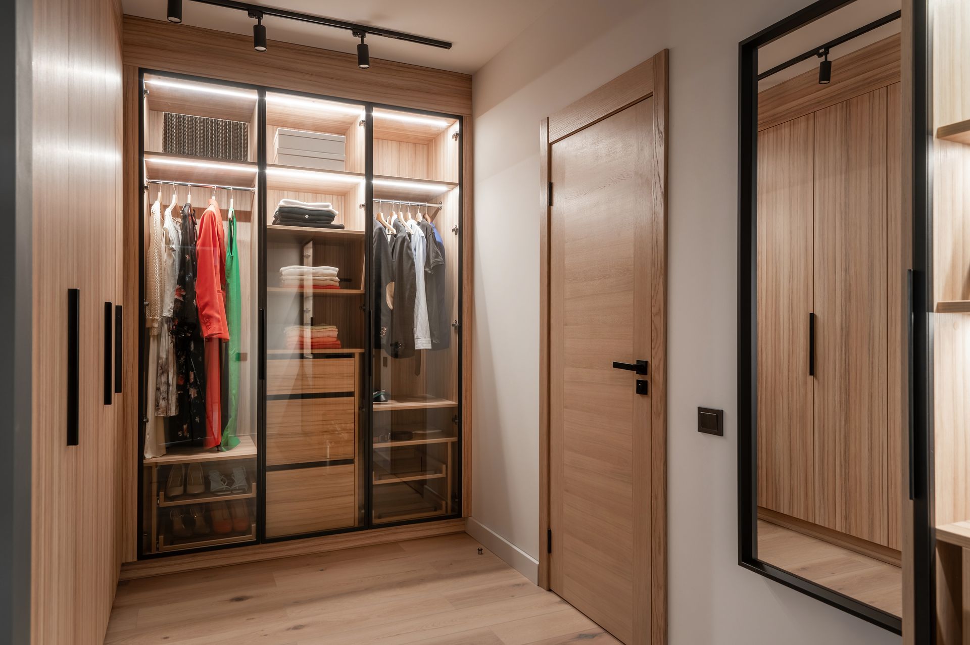Mājas interjera dizains. Garderobe. Detaļas